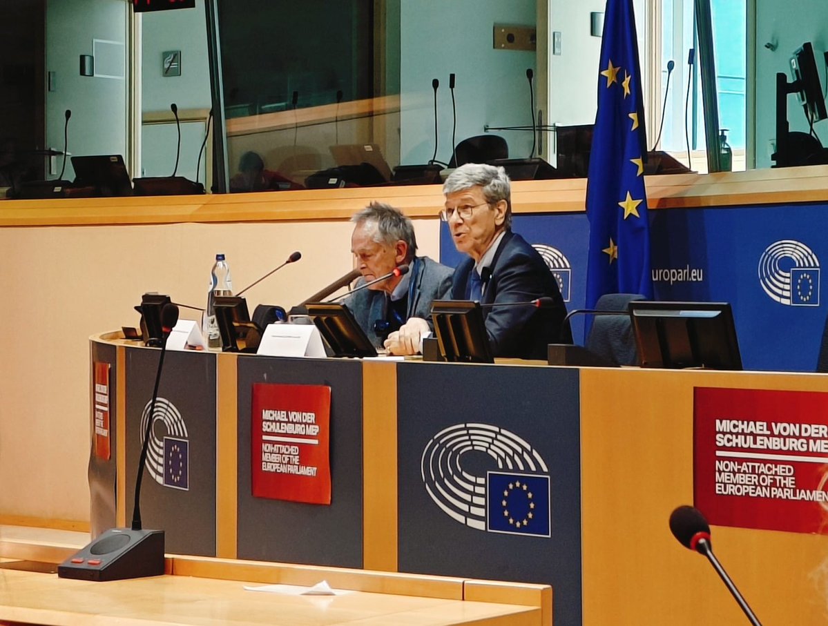 El economista Jeffrey Sachs ante el Parlamento Europeo: la idea más estúpida de la OTAN es la llamada política de puertas abiertas